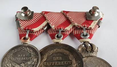 Ein Bild, das Metall, M�nze, Messing, Modeaccessoire enth�lt.

Automatisch generierte Beschreibung