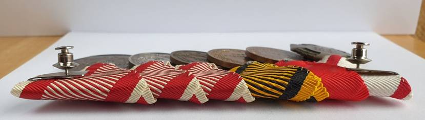 Ein Bild, das Im Haus, Handarbeit, rot, Kunst enth�lt.

Automatisch generierte Beschreibung